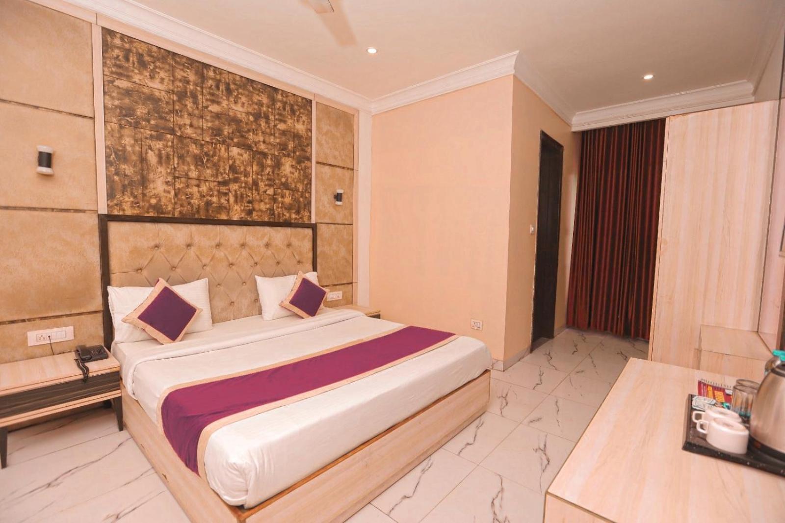 Hotel Almora Inn - Near By Delhi International Airport - With Free Airport Pickup And Drop 新德里 外观 照片
