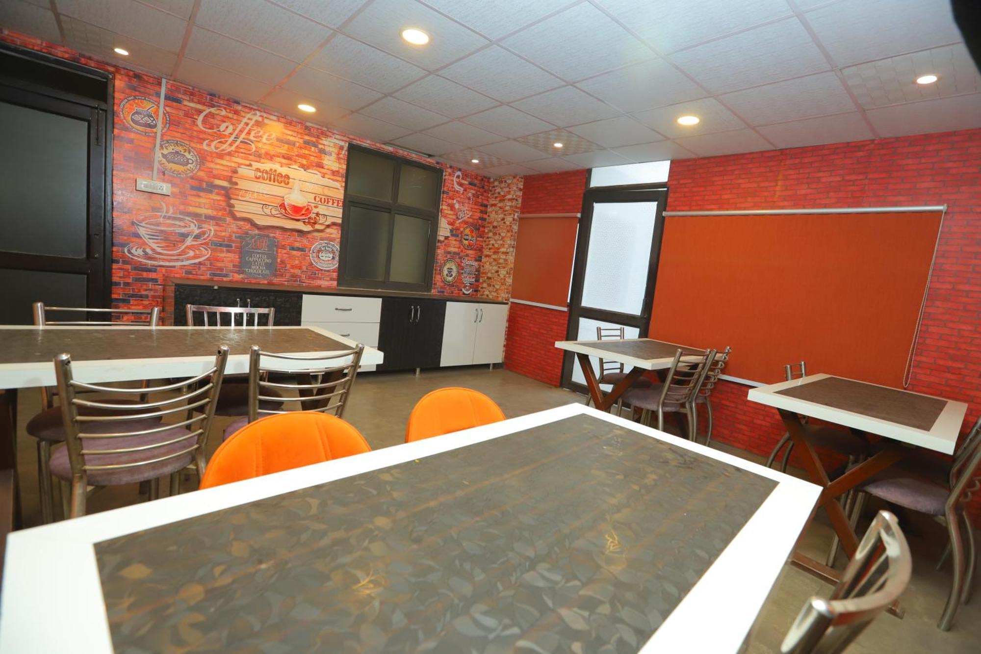 Hotel Almora Inn - Near By Delhi International Airport - With Free Airport Pickup And Drop 新德里 外观 照片