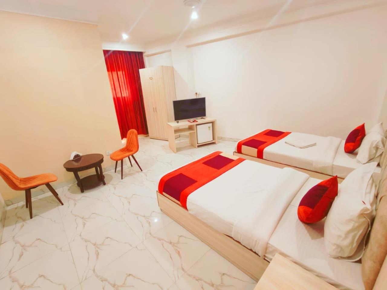 Hotel Almora Inn - Near By Delhi International Airport - With Free Airport Pickup And Drop 新德里 外观 照片