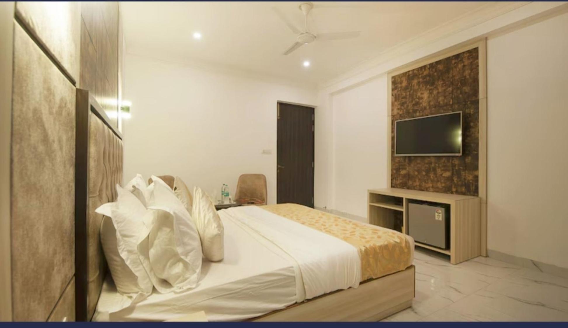 Hotel Almora Inn - Near By Delhi International Airport - With Free Airport Pickup And Drop 新德里 外观 照片