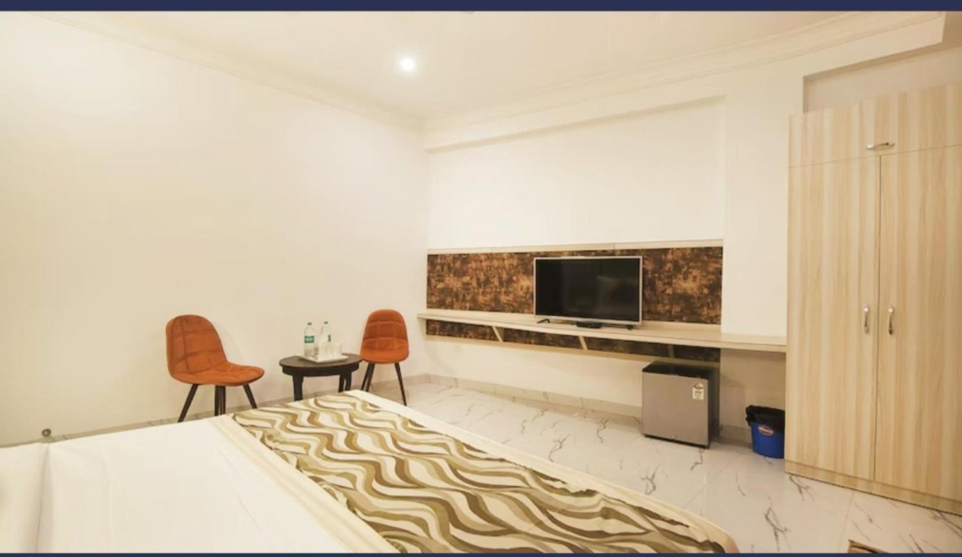 Hotel Almora Inn - Near By Delhi International Airport - With Free Airport Pickup And Drop 新德里 外观 照片