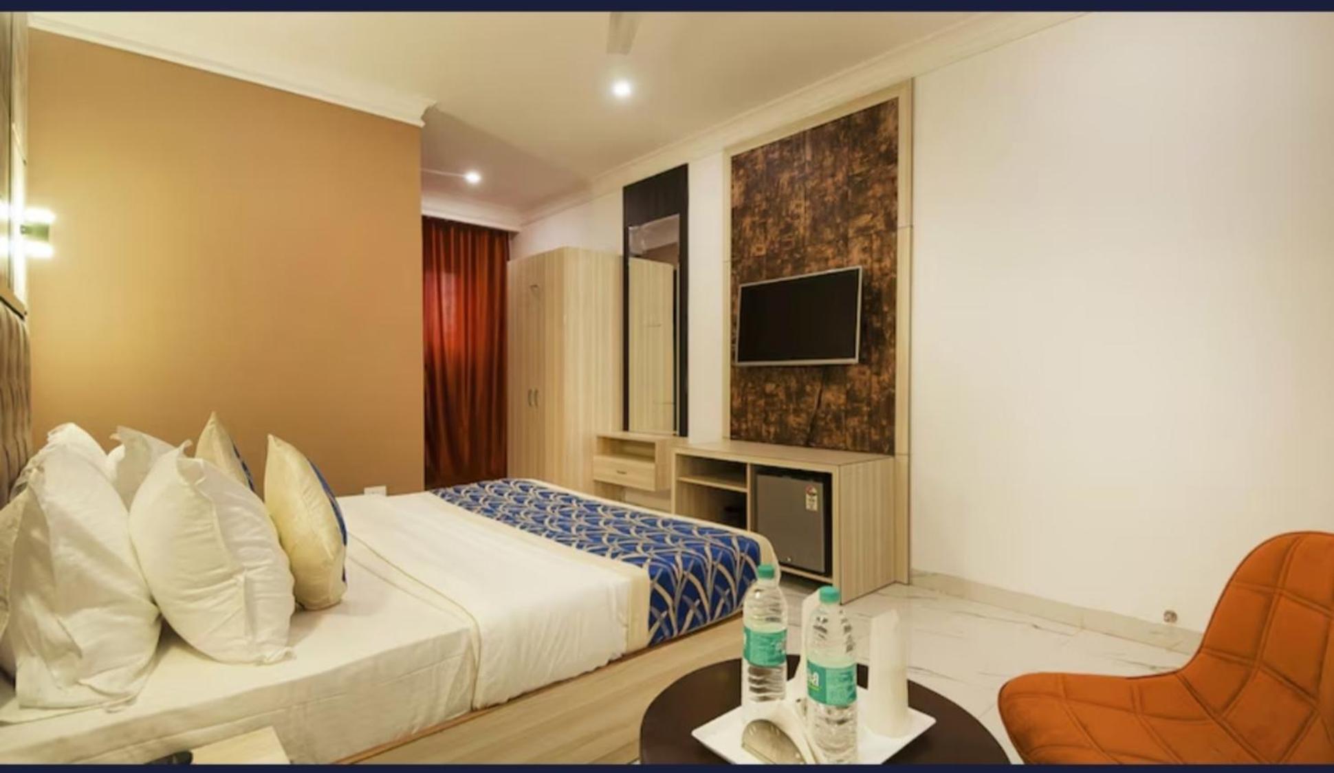 Hotel Almora Inn - Near By Delhi International Airport - With Free Airport Pickup And Drop 新德里 外观 照片