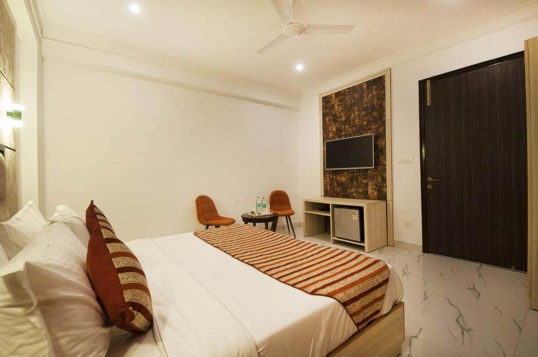 Hotel Almora Inn - Near By Delhi International Airport - With Free Airport Pickup And Drop 新德里 外观 照片
