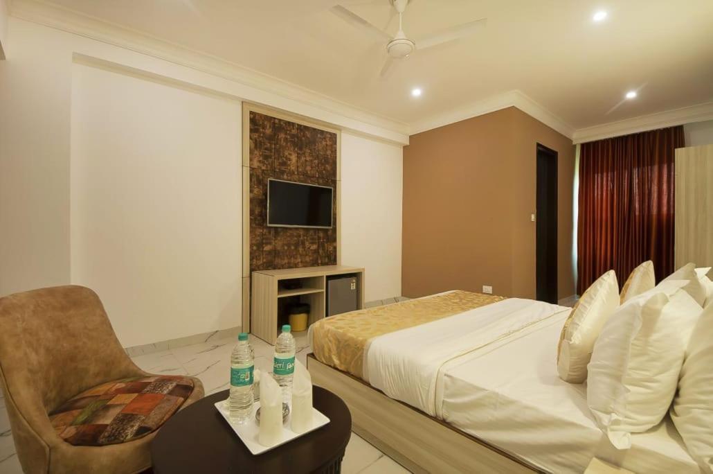 Hotel Almora Inn - Near By Delhi International Airport - With Free Airport Pickup And Drop 新德里 外观 照片