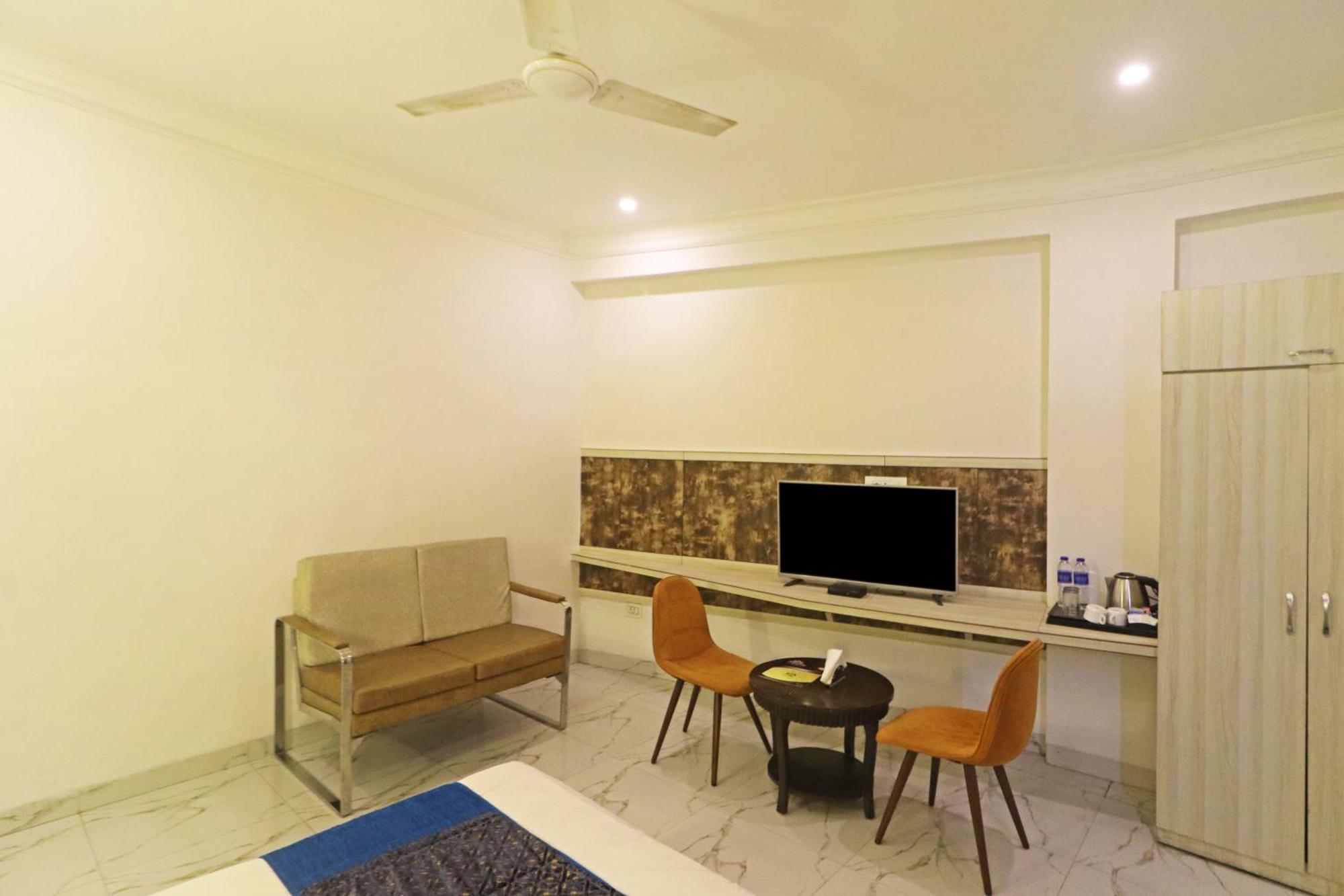 Hotel Almora Inn - Near By Delhi International Airport - With Free Airport Pickup And Drop 新德里 外观 照片