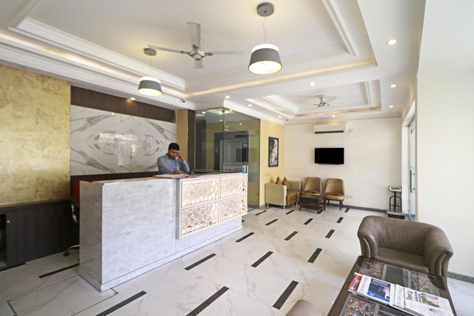 Hotel Almora Inn - Near By Delhi International Airport - With Free Airport Pickup And Drop 新德里 外观 照片