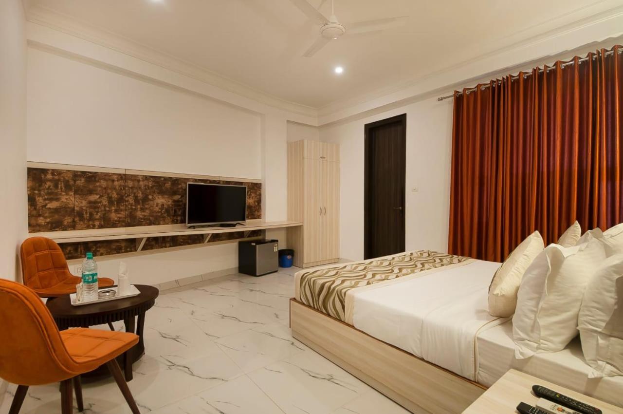 Hotel Almora Inn - Near By Delhi International Airport - With Free Airport Pickup And Drop 新德里 外观 照片