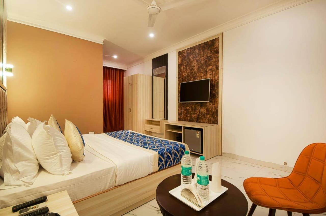 Hotel Almora Inn - Near By Delhi International Airport - With Free Airport Pickup And Drop 新德里 外观 照片