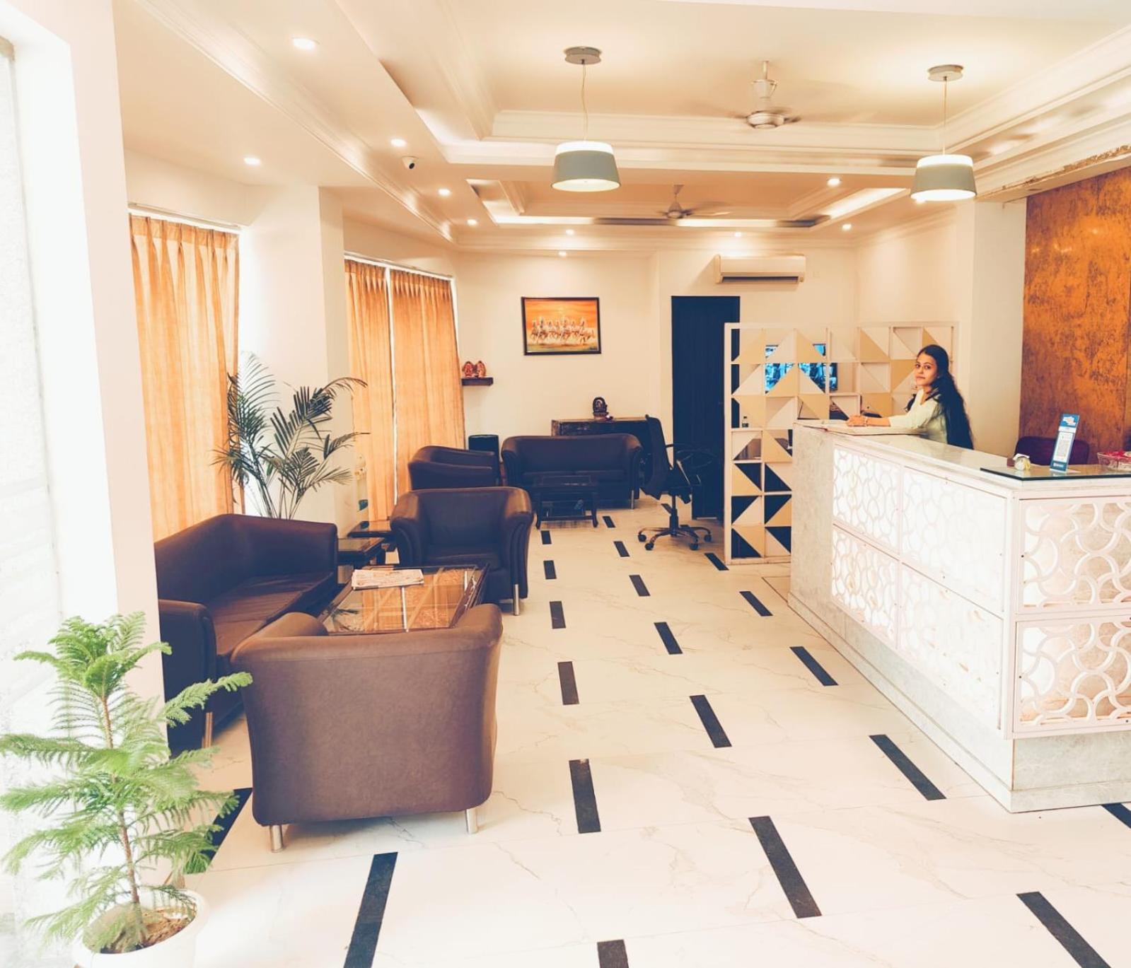 Hotel Almora Inn - Near By Delhi International Airport - With Free Airport Pickup And Drop 新德里 外观 照片