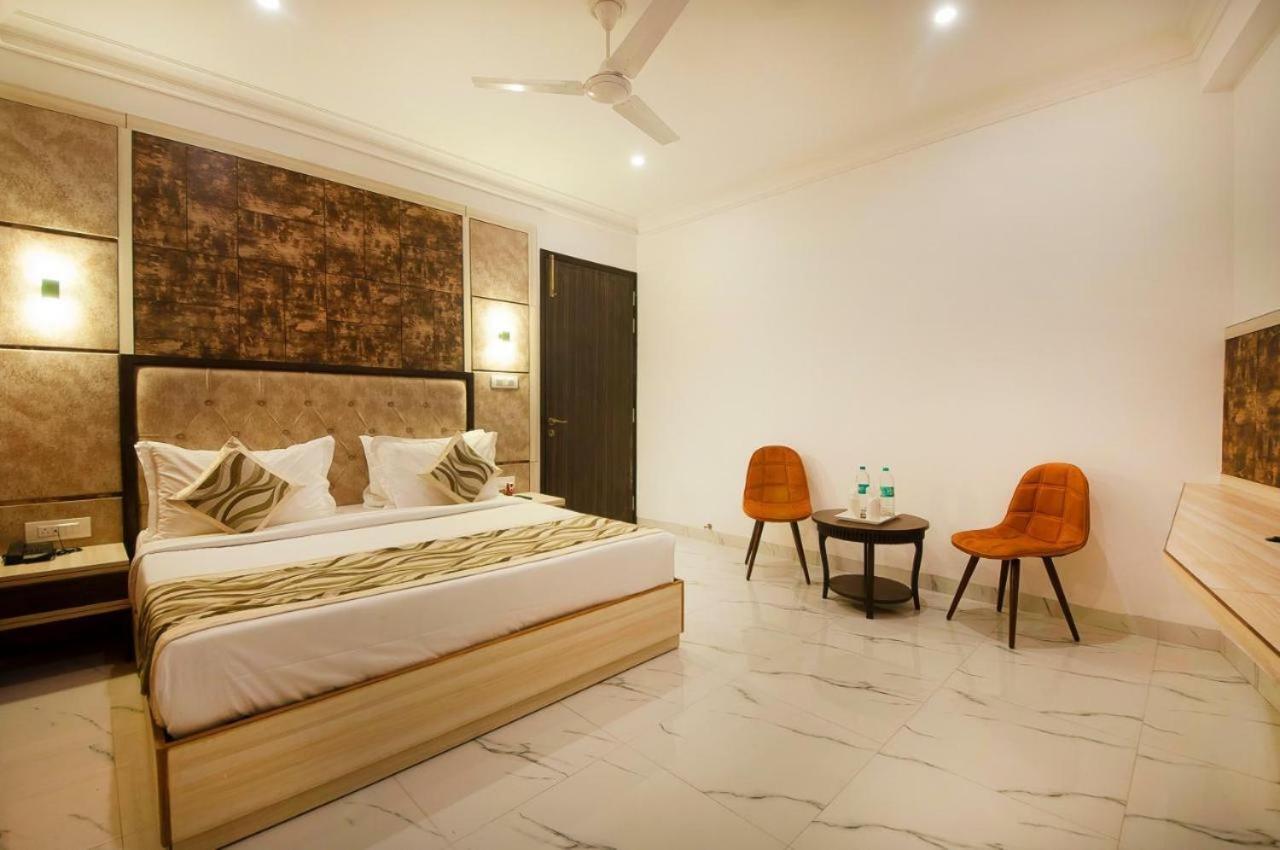 Hotel Almora Inn - Near By Delhi International Airport - With Free Airport Pickup And Drop 新德里 外观 照片