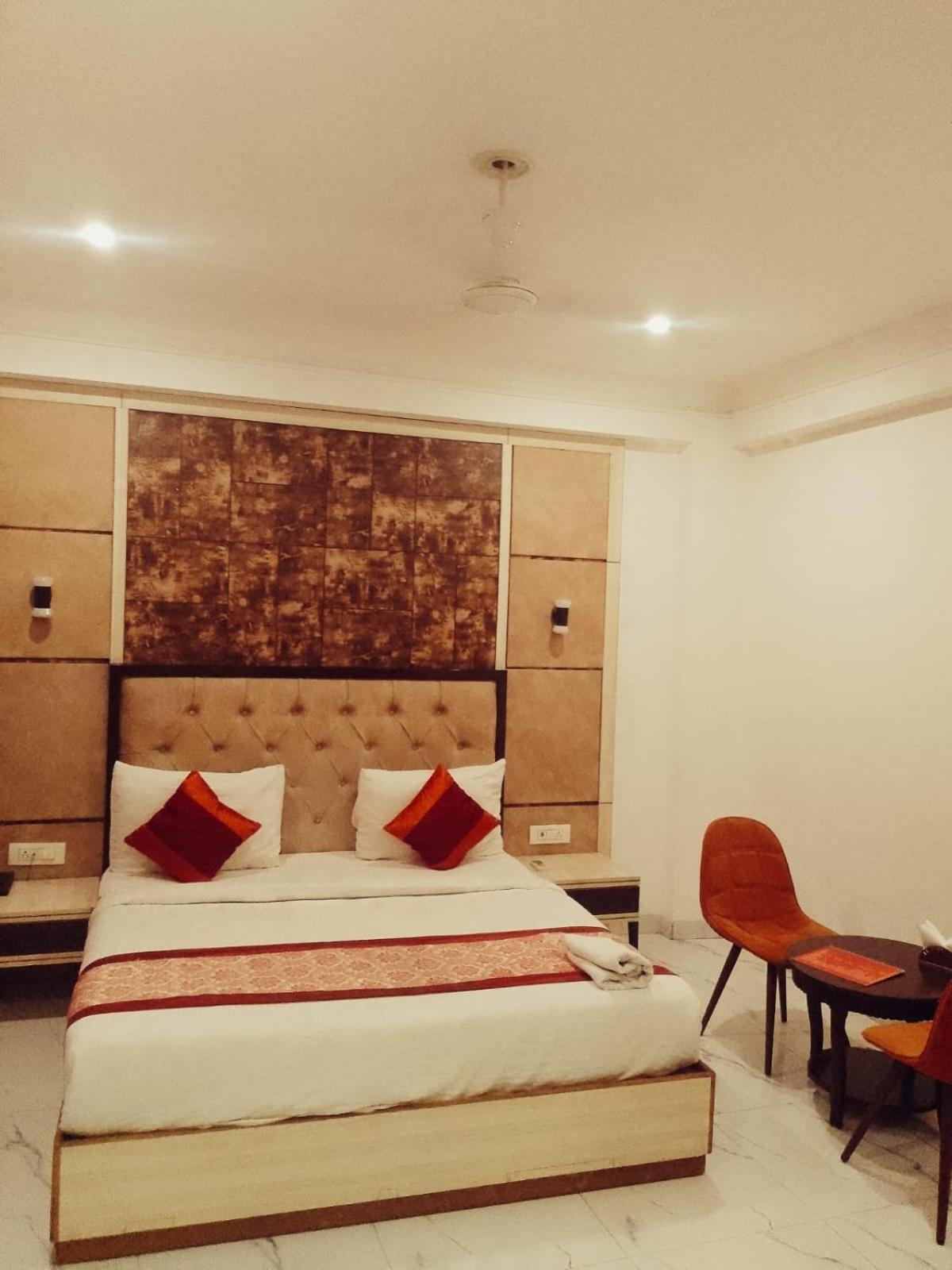 Hotel Almora Inn - Near By Delhi International Airport - With Free Airport Pickup And Drop 新德里 外观 照片