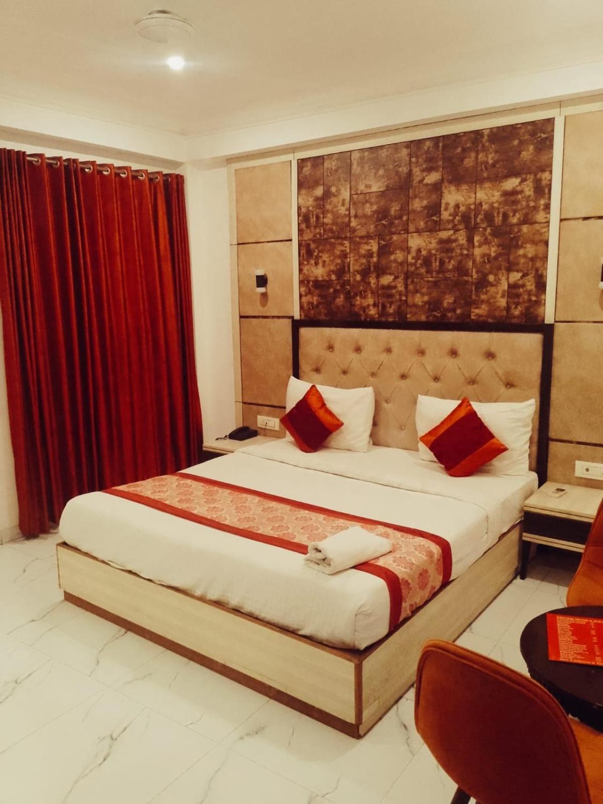 Hotel Almora Inn - Near By Delhi International Airport - With Free Airport Pickup And Drop 新德里 外观 照片