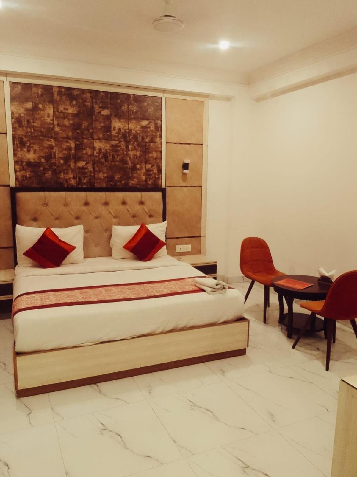 Hotel Almora Inn - Near By Delhi International Airport - With Free Airport Pickup And Drop 新德里 外观 照片